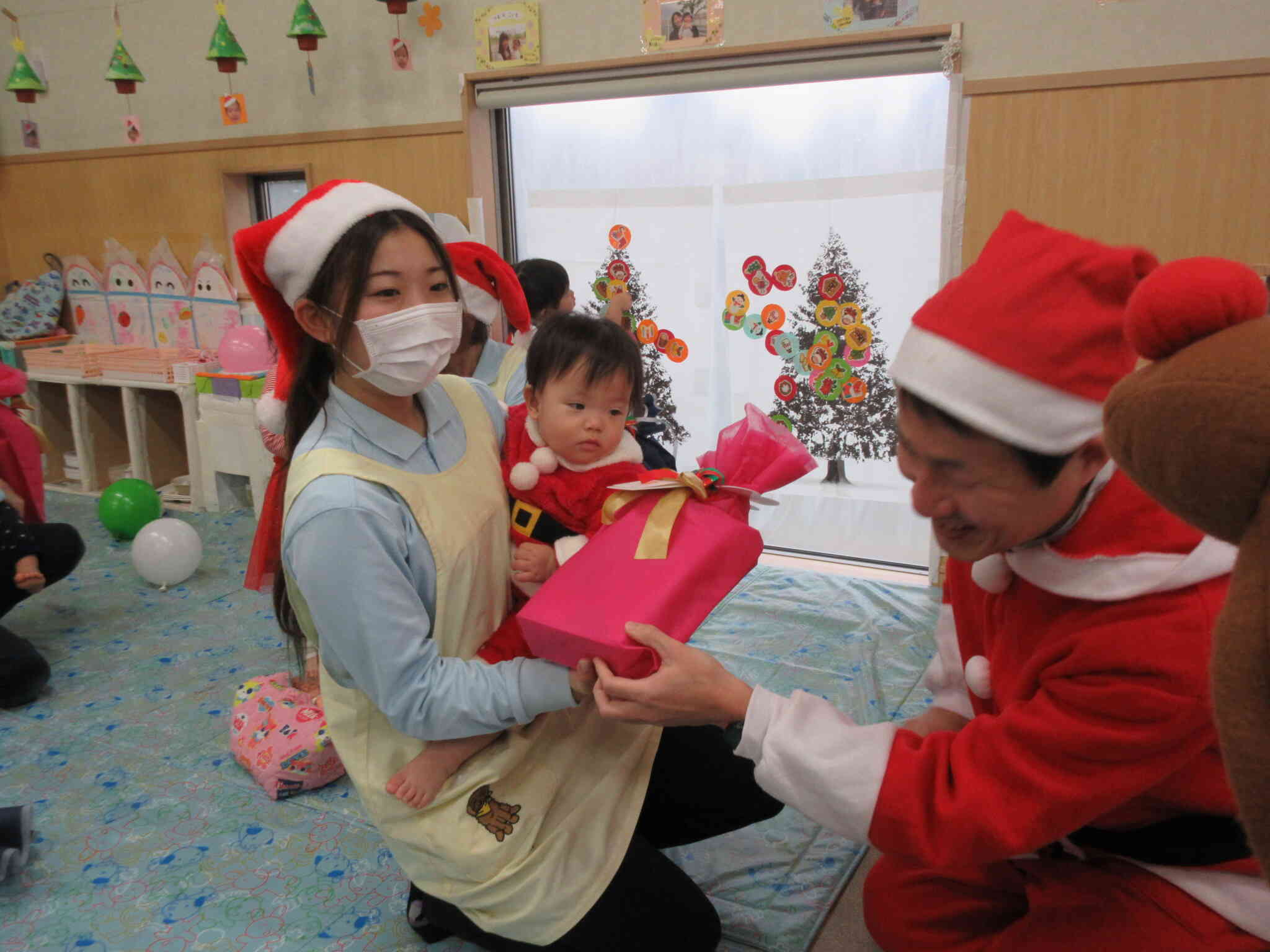 プレゼント・・ありがとう！私もサンタさんに変身したよ！