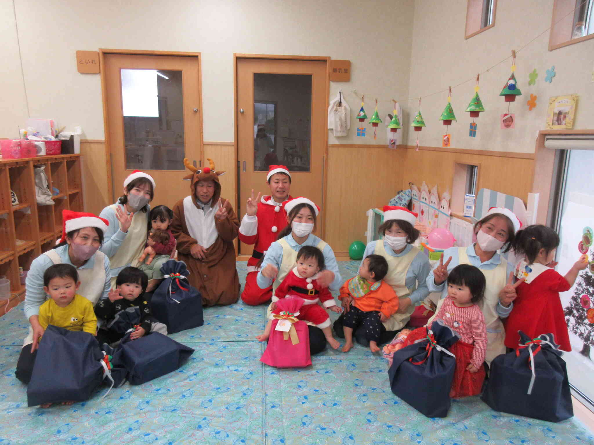 みんなで一緒に・・メリークリスマス!!