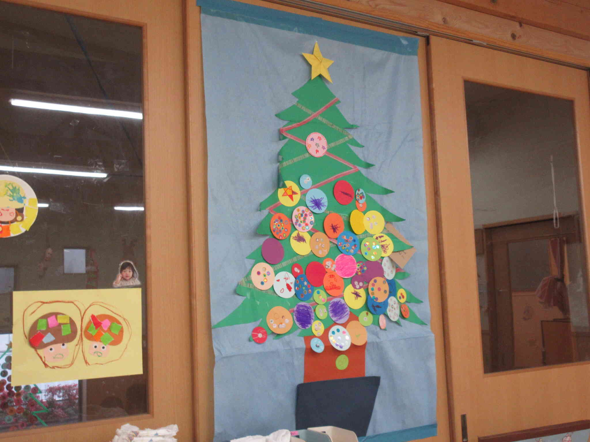 みんなで飾よ。メリークリスマス！