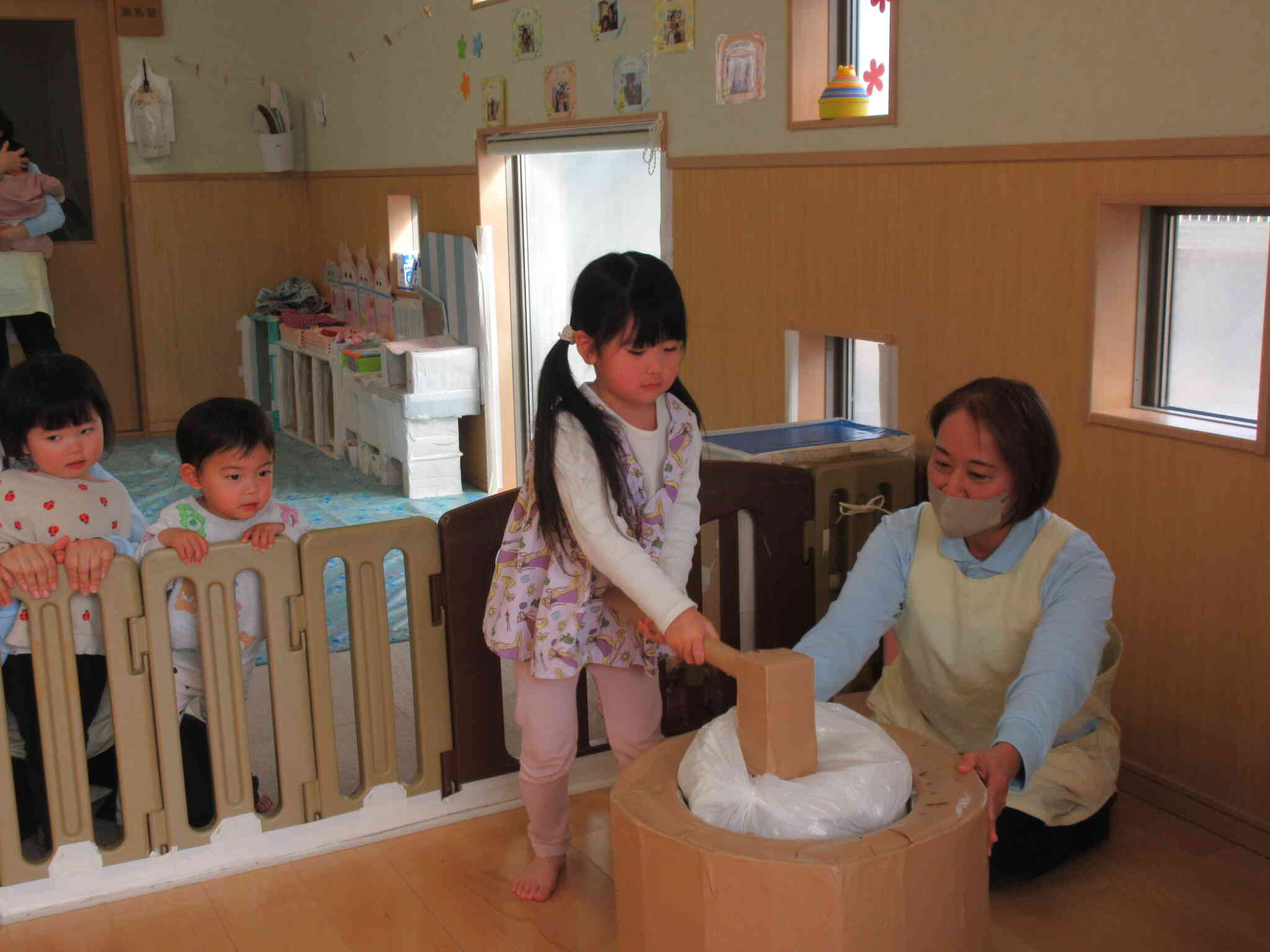 よいしょ！よいしょ！みんなで力を合わせたよ。