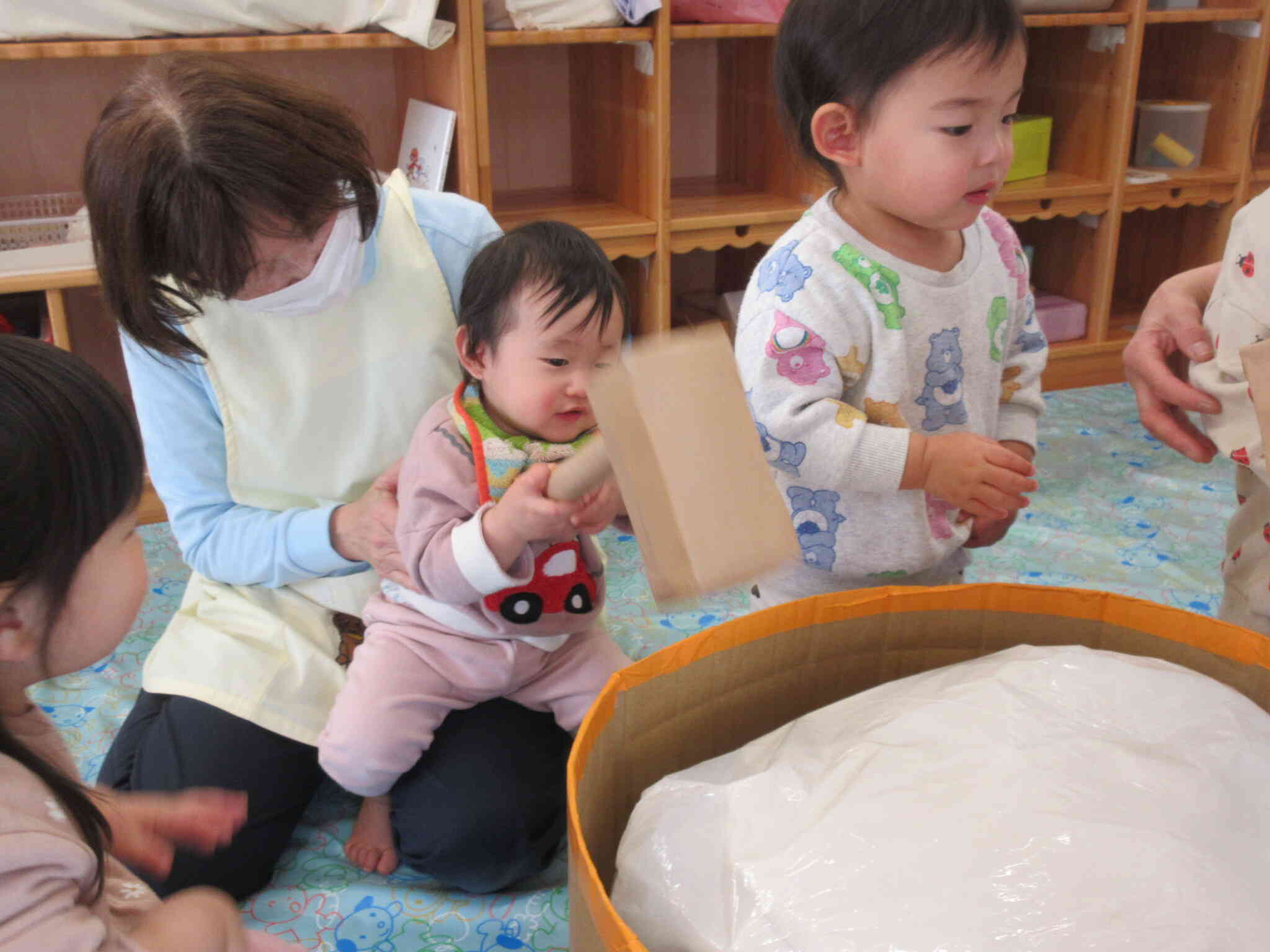 先生と一緒に・・よいしょ！頑張れ！！