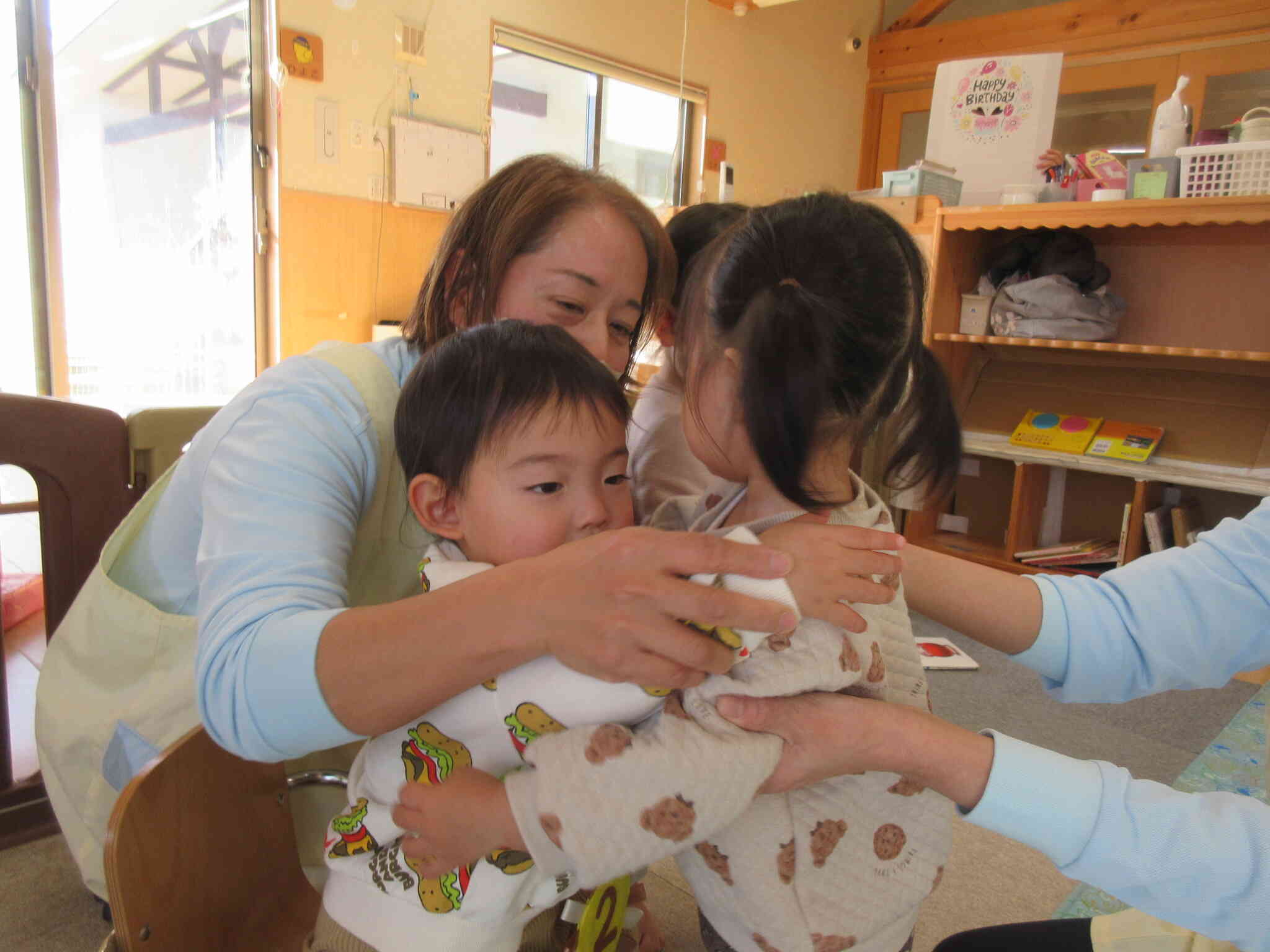 おめでとうのぎゅ～！うれしいね。