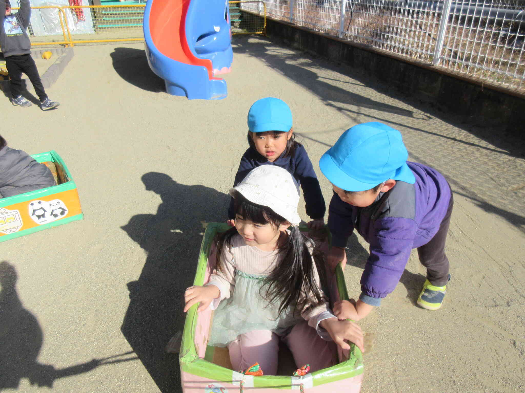 力を合わせて・・！よいしょ！！