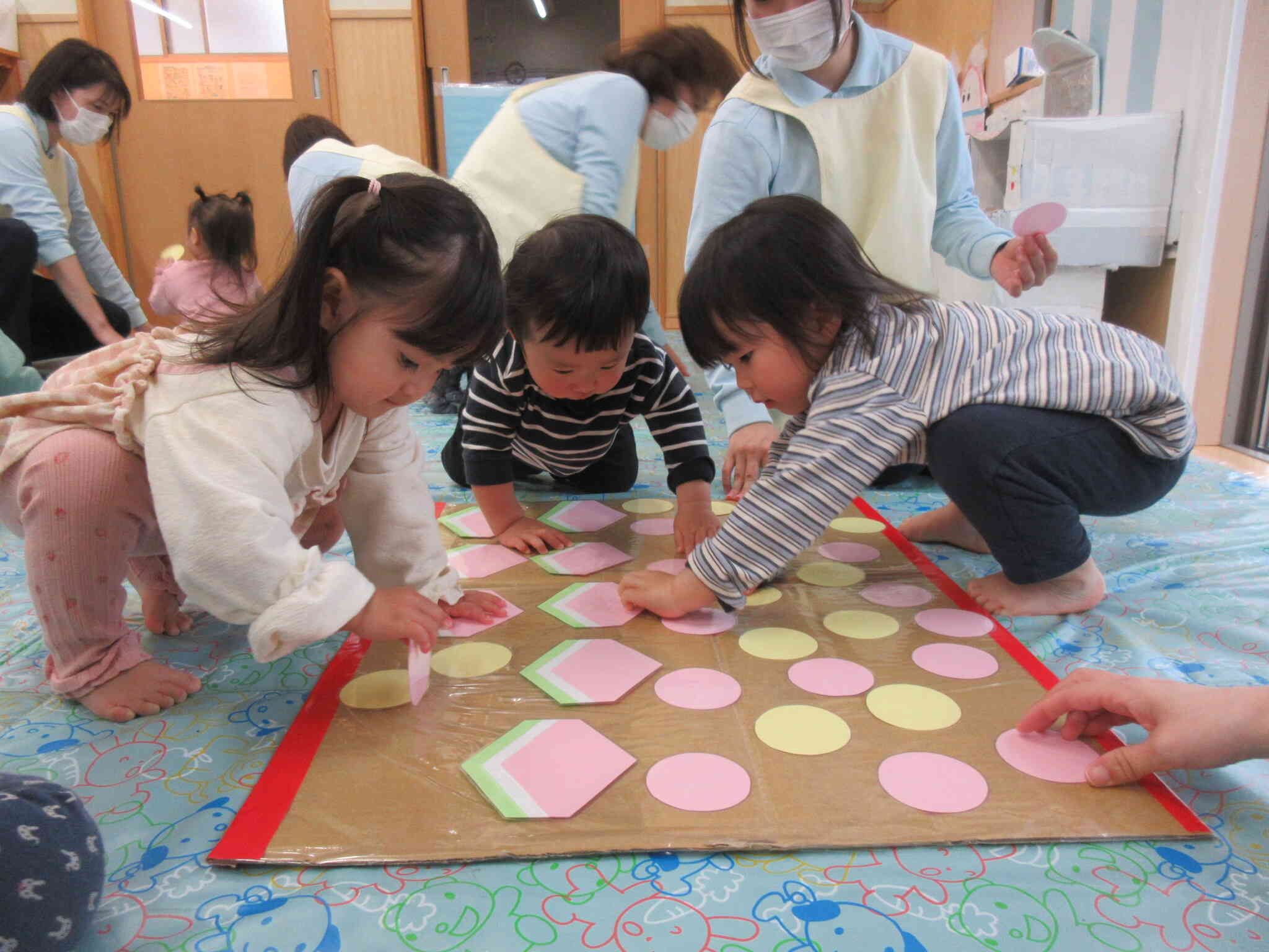 ペタペタ！！くっつくかな？？