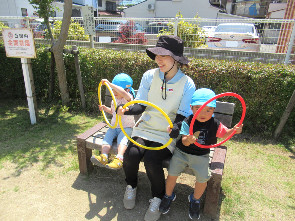 先生とバスごっこを楽しみました♪