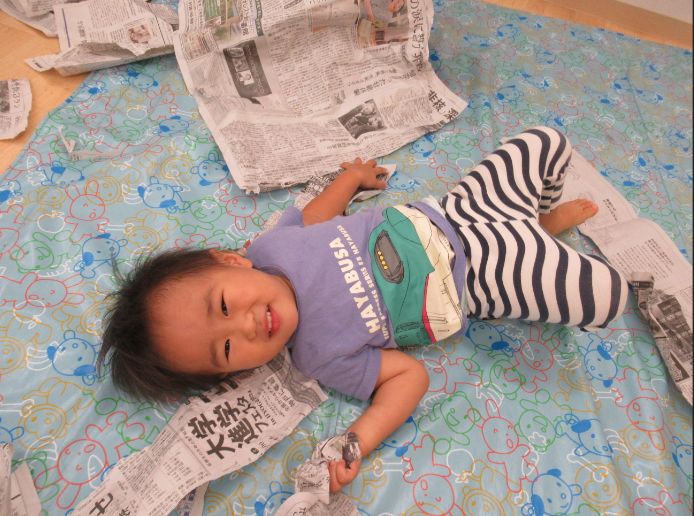 新聞紙遊び
