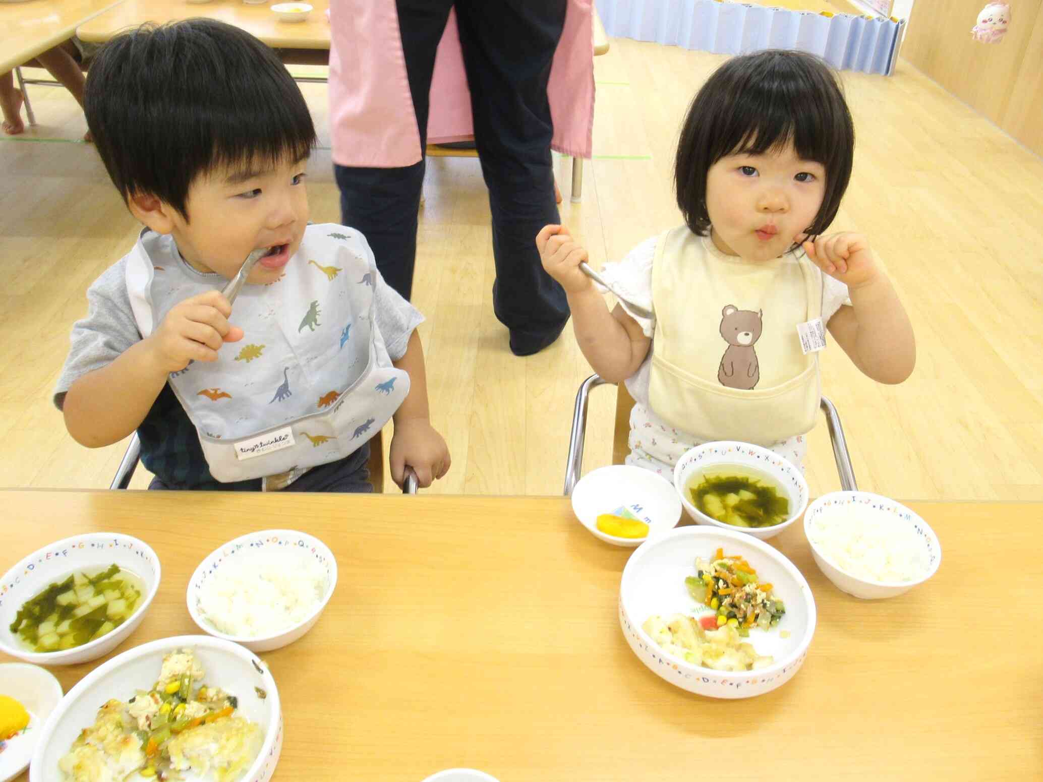 園内調理でおいしい給食(^^♪　離乳食は中期から、個別対応をしています。