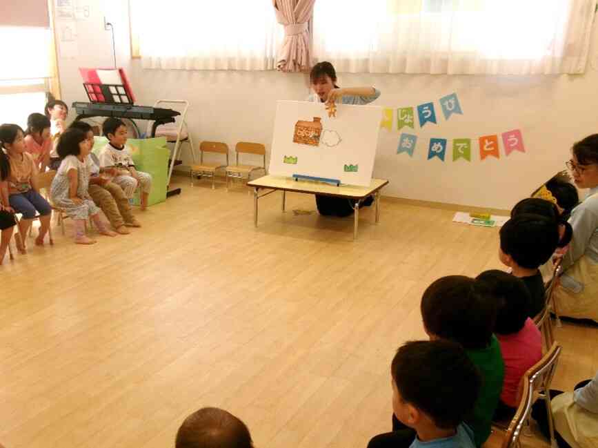 今月のお誕生日会は、『三匹のこぶた』のパネルシアターをしました♪