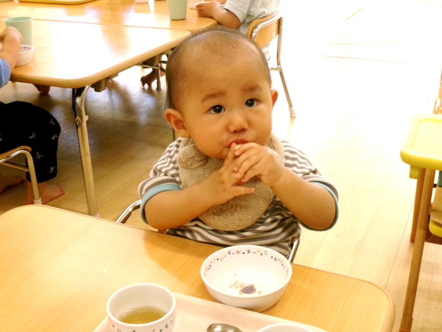 ひよこ組のお友だちも上手に食べられました♪