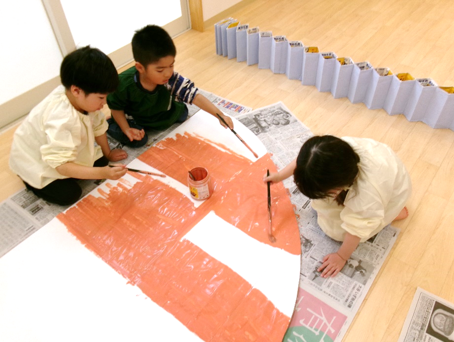 幼児さんは、運動会の大道具作りを楽しみました☆彡何が出来るかなぁ？