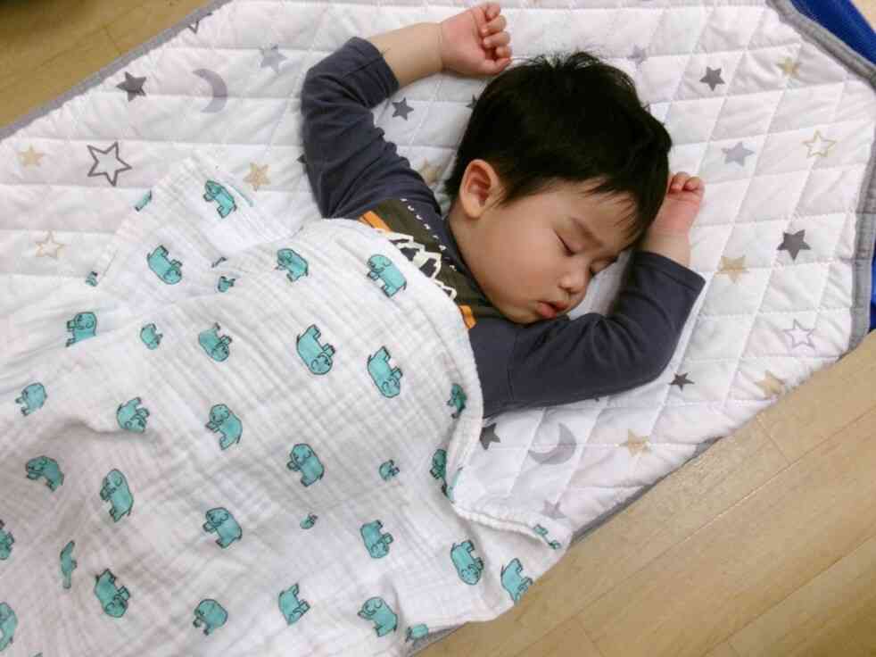 気持ちよさそうにお昼寝中・・・☆彡どんな夢を見ているのかな？？