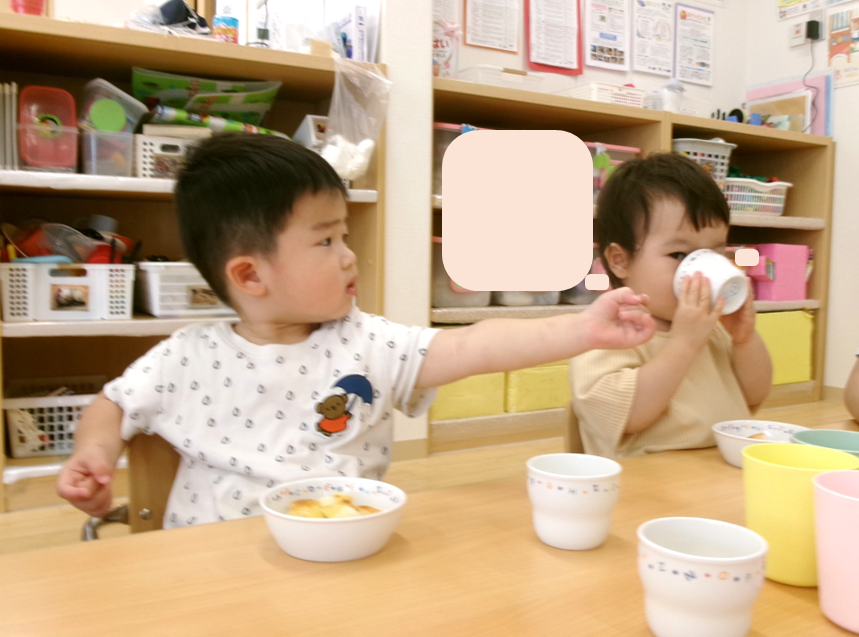先生も食べて～！と渡そうとしてくれました♡