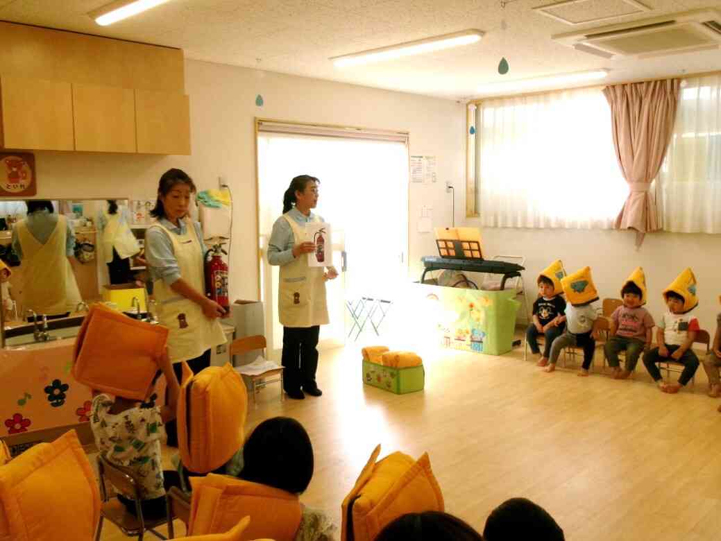 消火器のお話も聞きました。職員室と給食室に置いてあるんだって！！