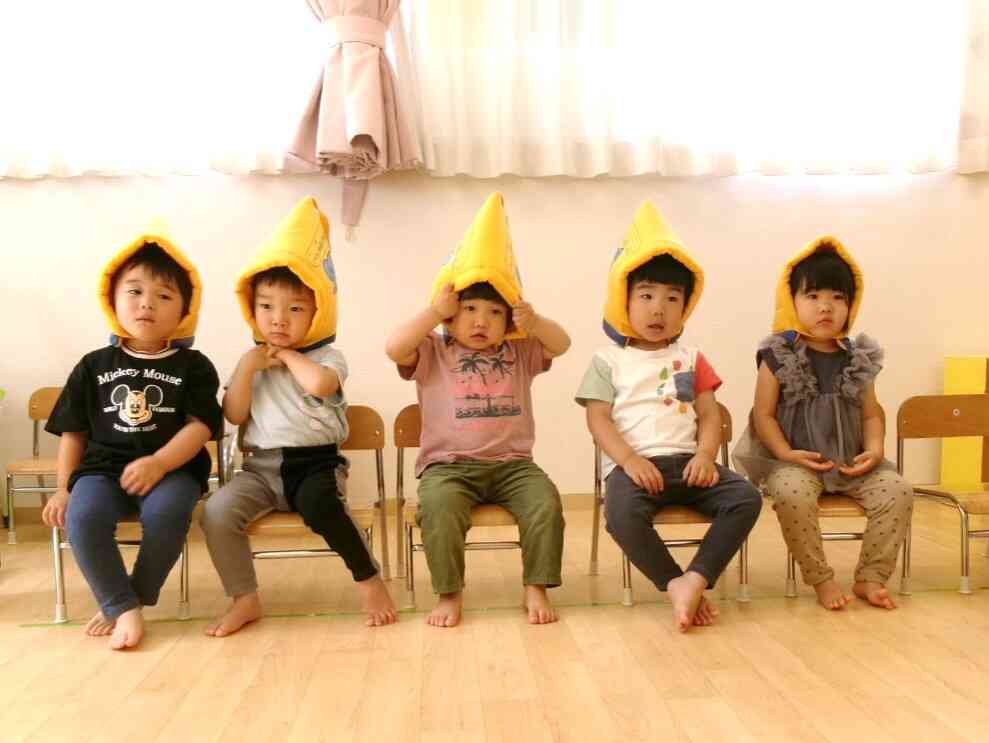 防災頭巾、自分でかぶれるようになったよ☆彡