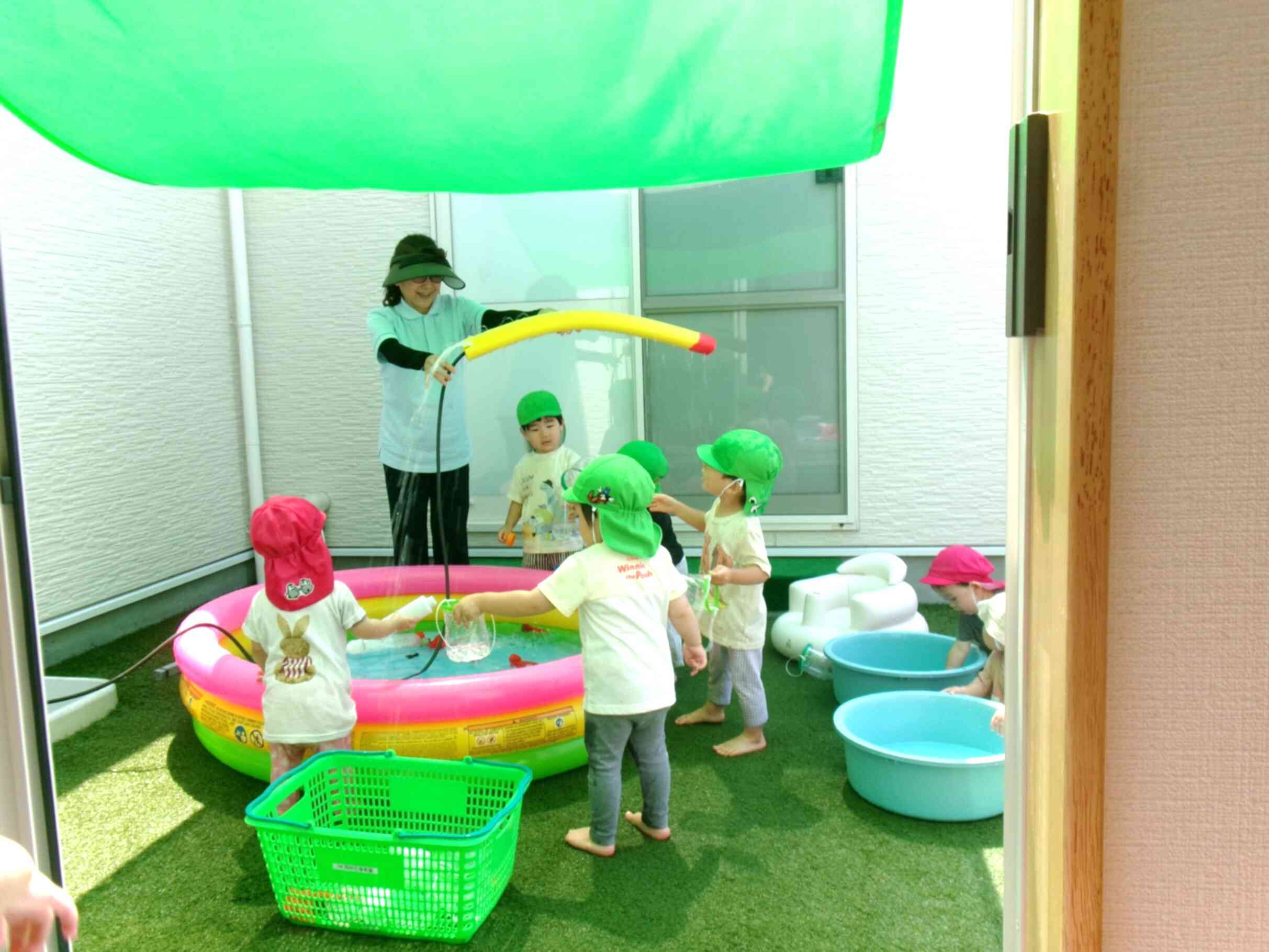 水遊びが少し苦手だったお友だちも、 たくさん笑って楽しんでいましたよ(*^-^*)