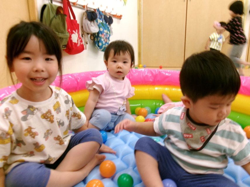 室内でボールプールも楽しみました(*^-^*)