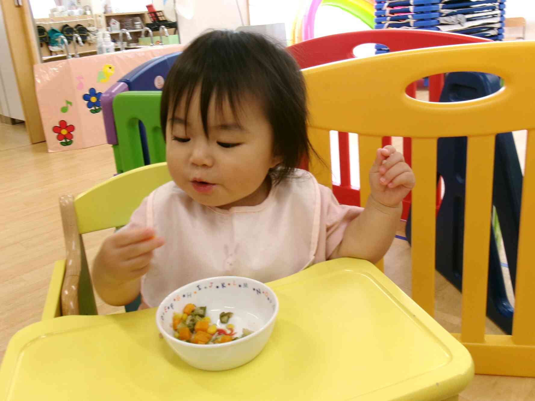 掴み食べ♪自分で食べると美味しいね！