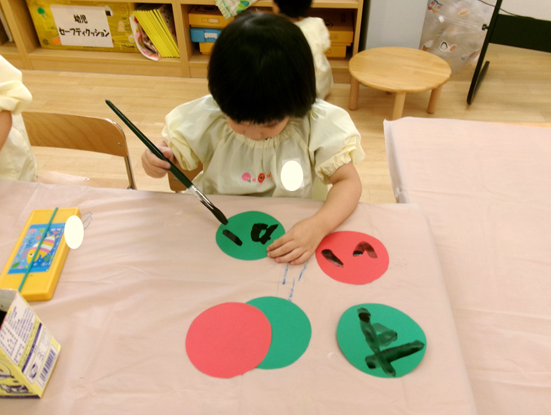 きりん組のお友だちは、壁面用の文字を書きました♪