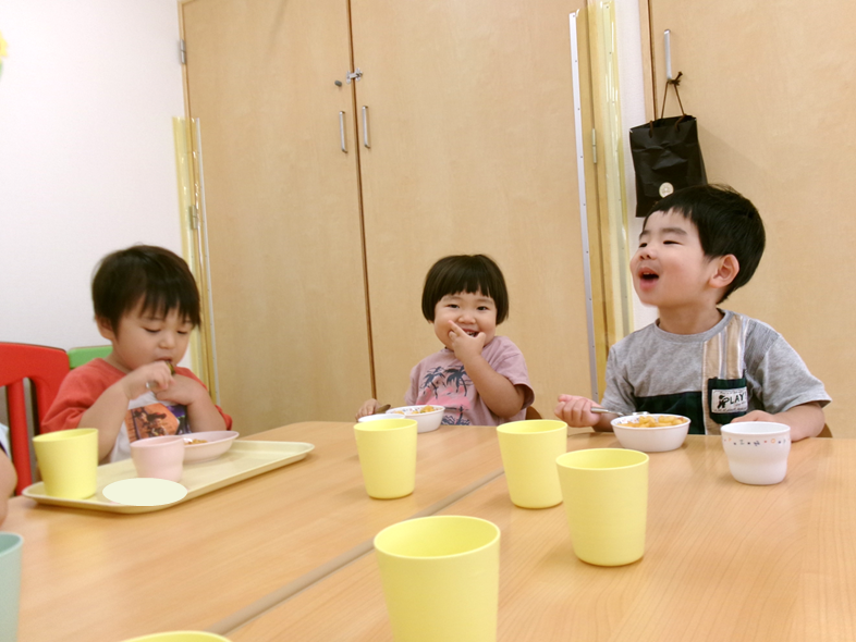 楽しいおやつタイム♪今日は、『マカロニナポリ』を食べました＾＾