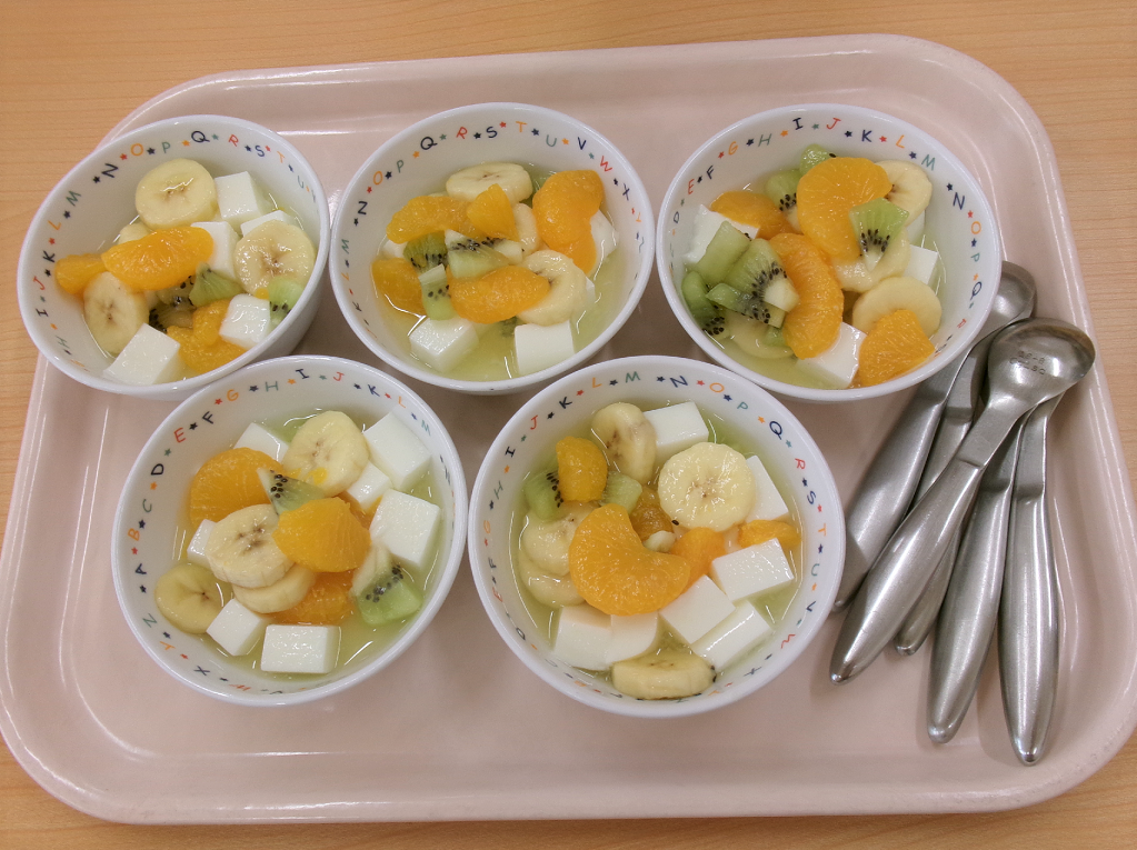 今日のおやつは、フルーツポンチでした☆彡