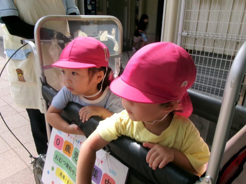電車が通る度に、一生懸命手を振っていました(*^-^*)