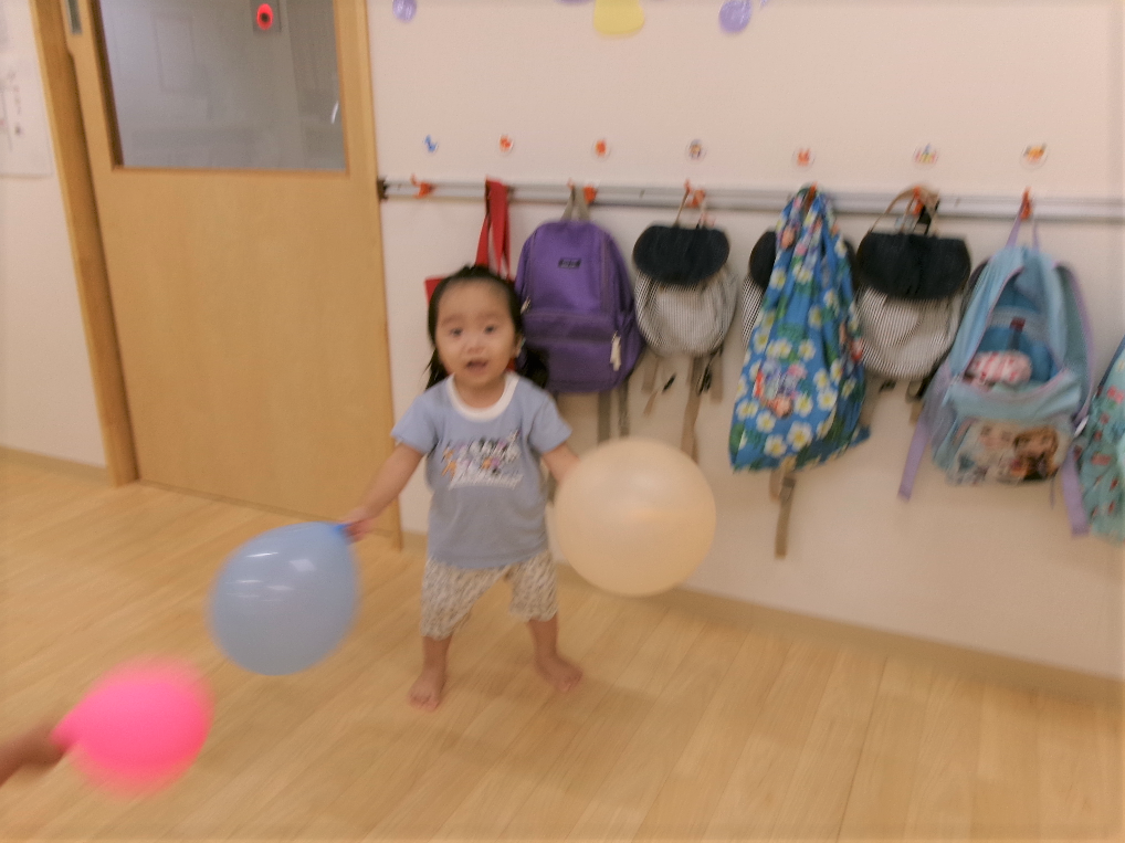 風船を両手に持って楽しんでいましたヽ(*＾ω＾*)ﾉ