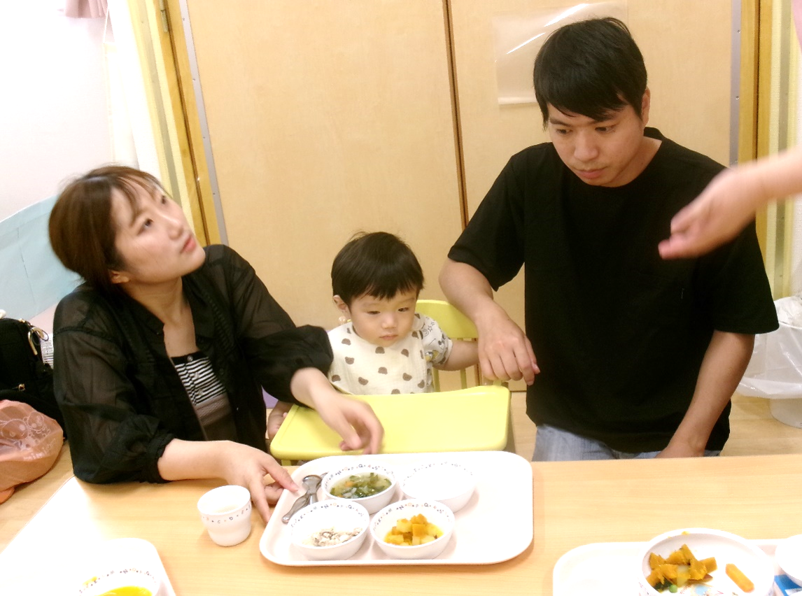 給食を食べよう♪