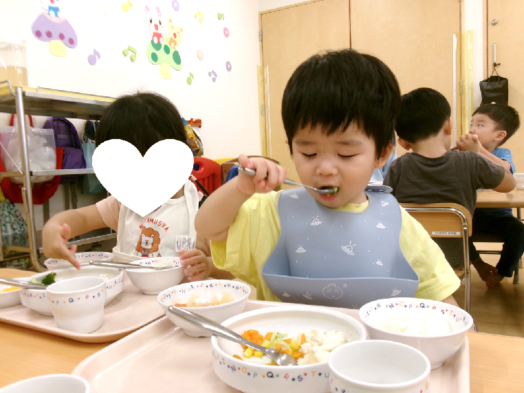 たくさん遊んで、おなかぺこぺこ！！