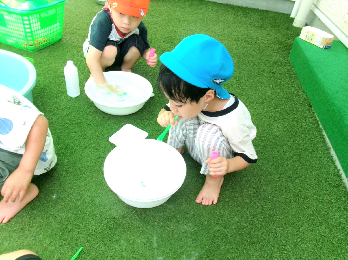 幼児クラスの水遊びでは、シャボン玉を楽しみました☆彡