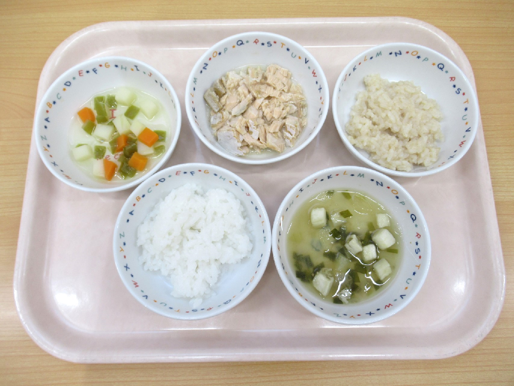 離乳食後期～五倍粥、鮭のしょうゆ煮、じゃがいもの甘辛煮、茄子のお味噌汁、きなこ粥（おやつ）～