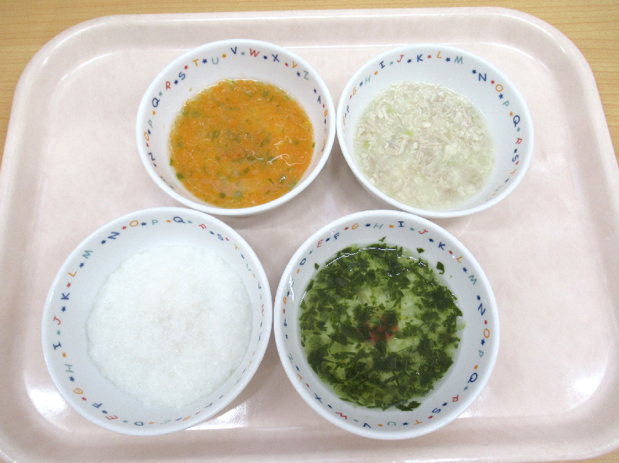 ～離乳食・中期～七倍粥、鶏肉のやわらか煮、ピーマンのくたくた煮、チンゲンサイのスープ