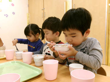 今日のおやつは、きつねうどん(*^-^*)