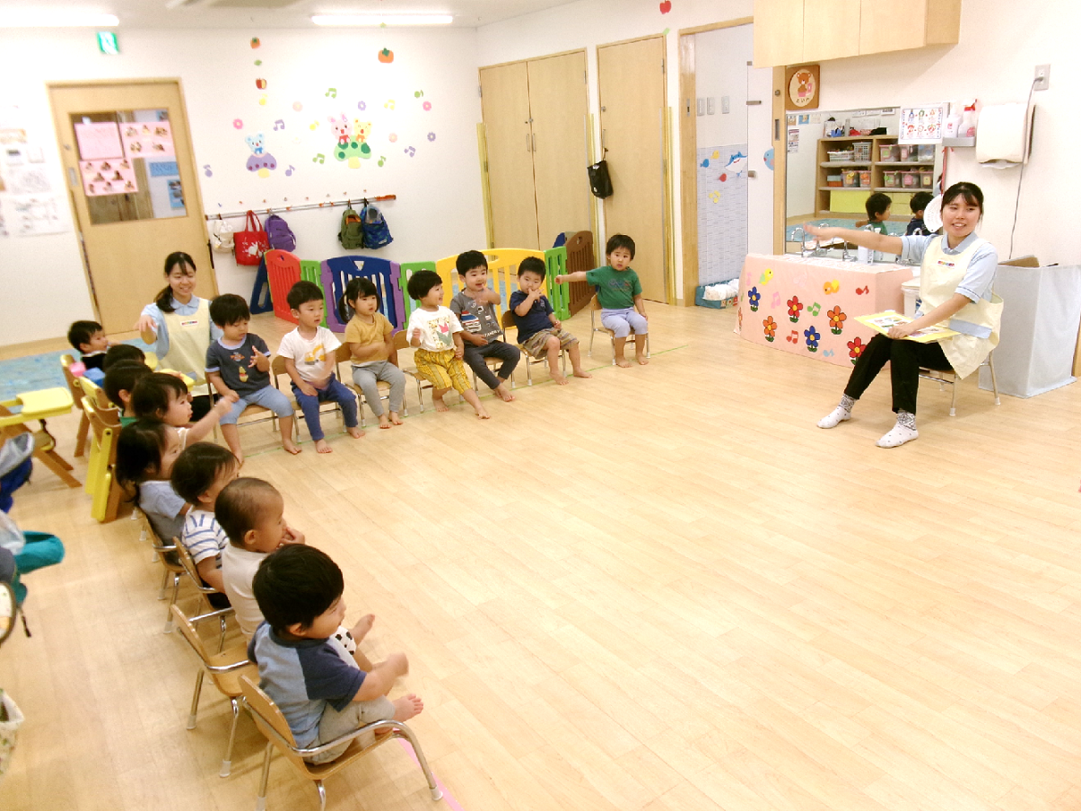 今月の手遊びは『いっぴきおばけ』★彡