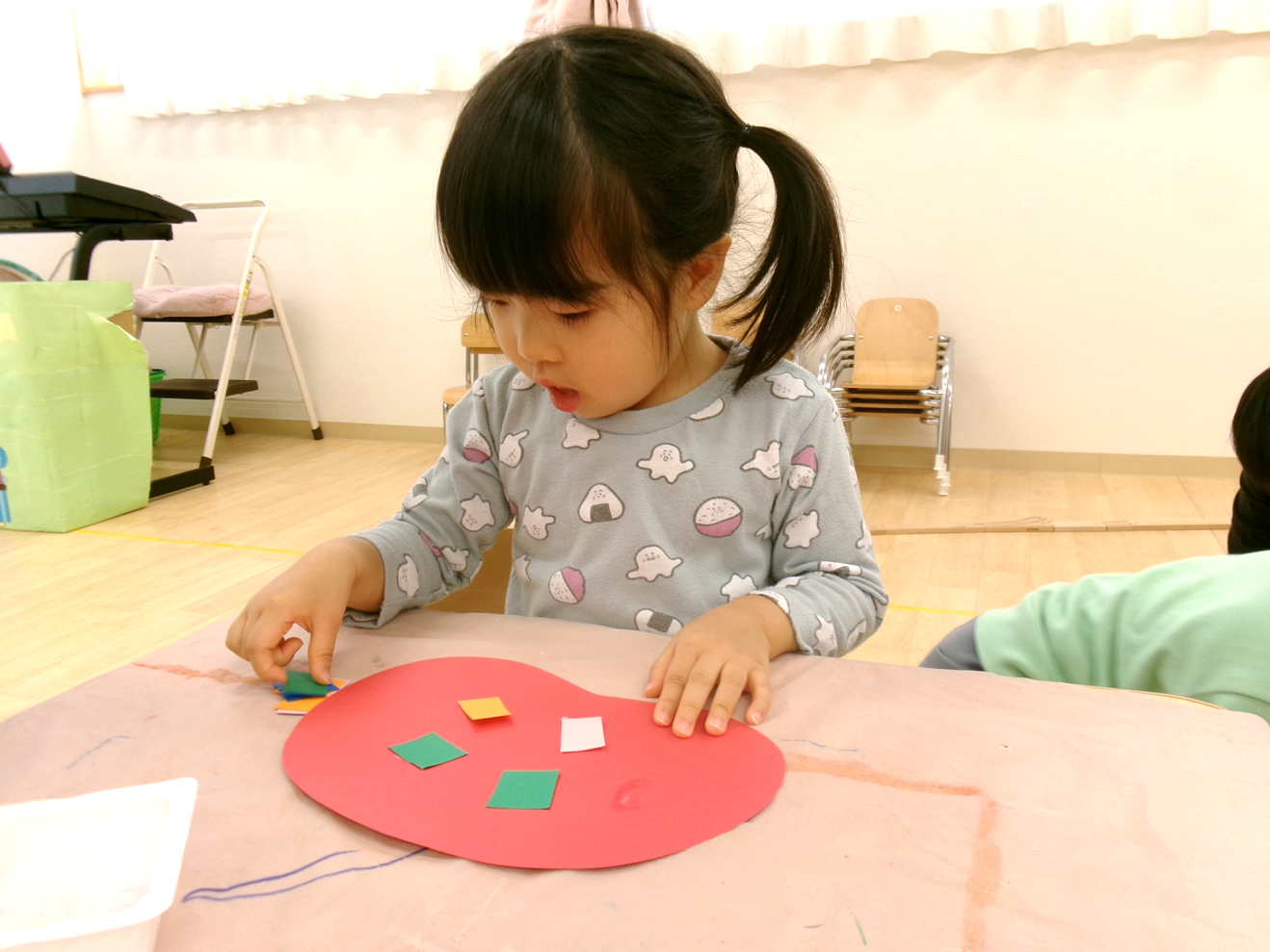 うさぎ組さんはお部屋で楽しく製作をしたよ☆彡