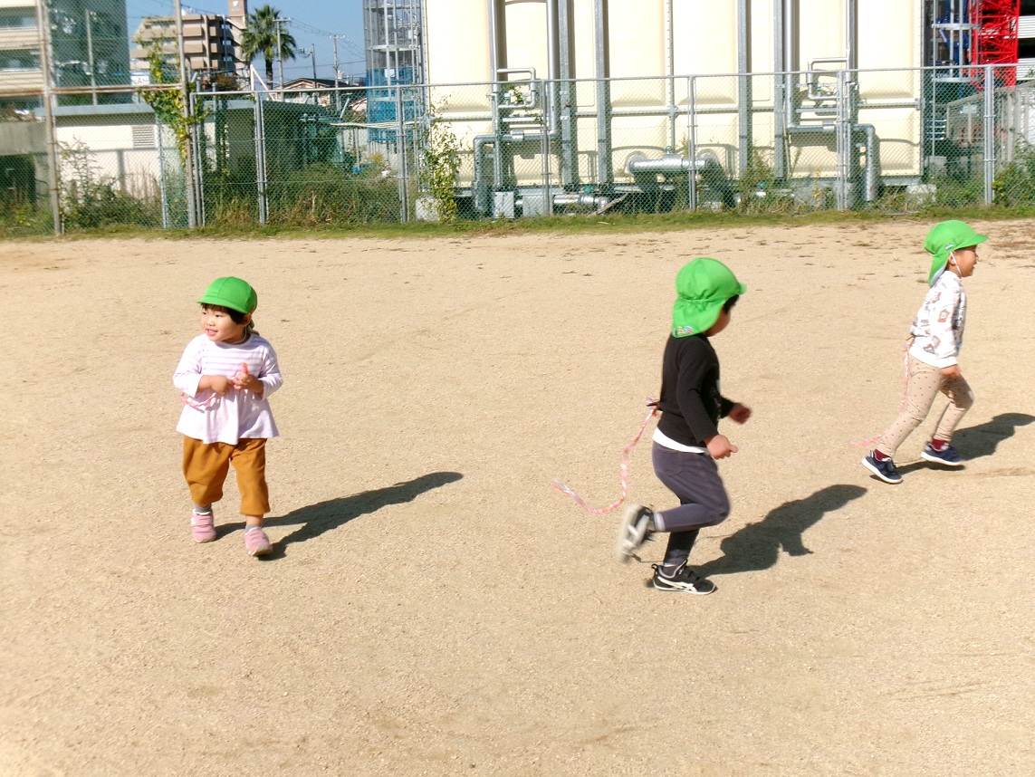 広場で、しっぽ取り♪