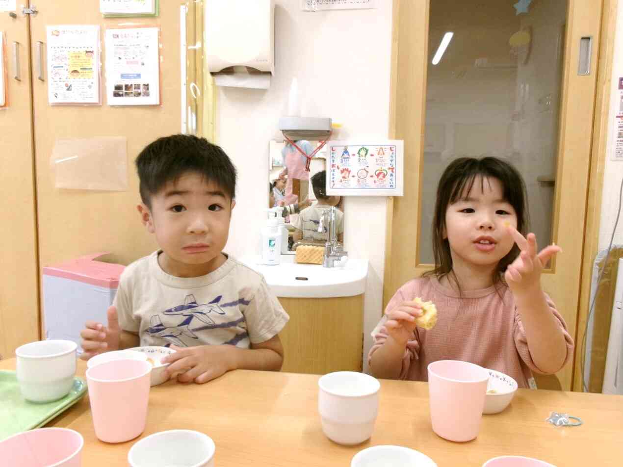 今日のおやつは、柿のケーキでした☆彡