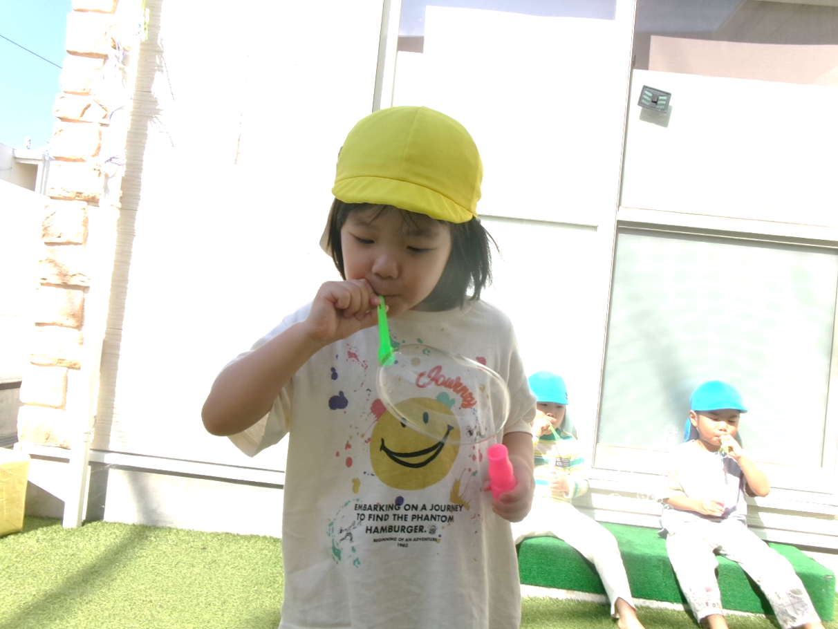 今日もいいお天気！！(*^-^*) 大きなシャボン玉ができたよ～♪