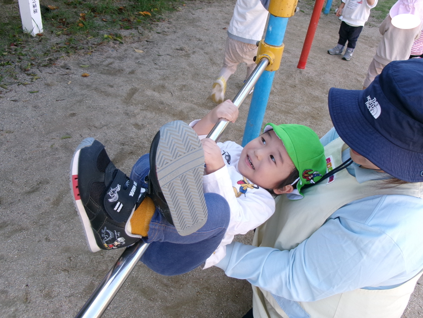 鉄棒に挑戦だ!!