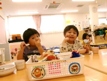 たくさん遊んだ後のご飯、美味しいね(*^o^*)