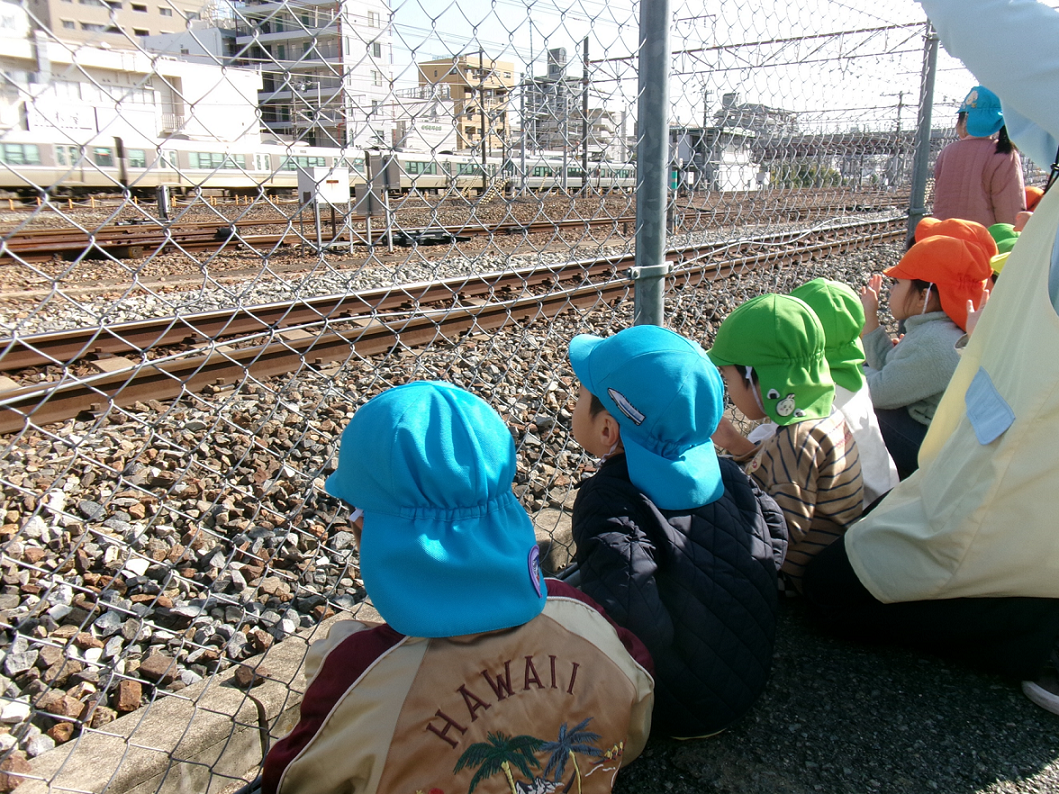 お友だちと一緒に、楽しい電車見学ができました♪