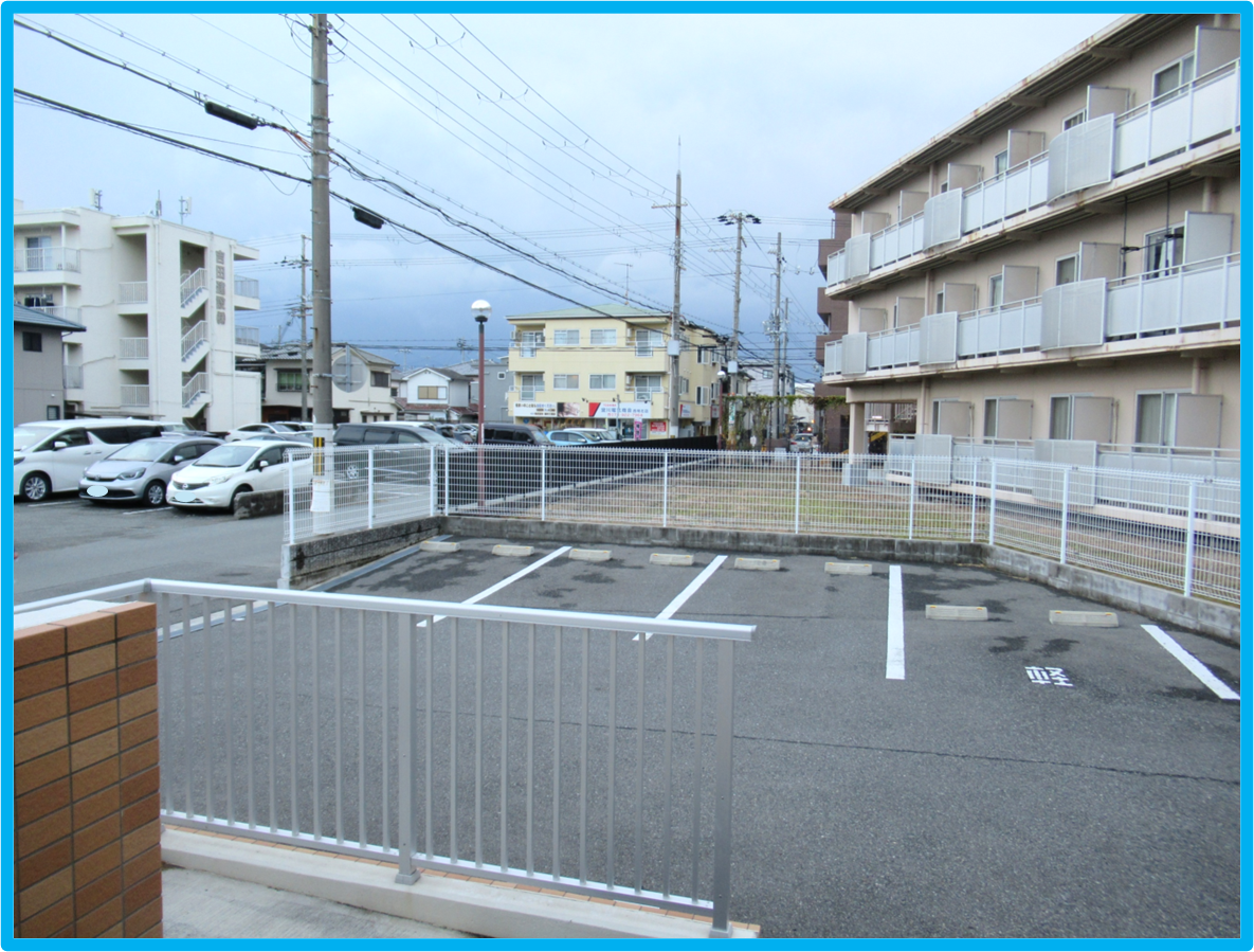 軽自動車を含め、4台駐車できます◎