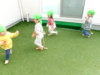 うさぎ組さんも、しっぽ取り♪まてまて～！！