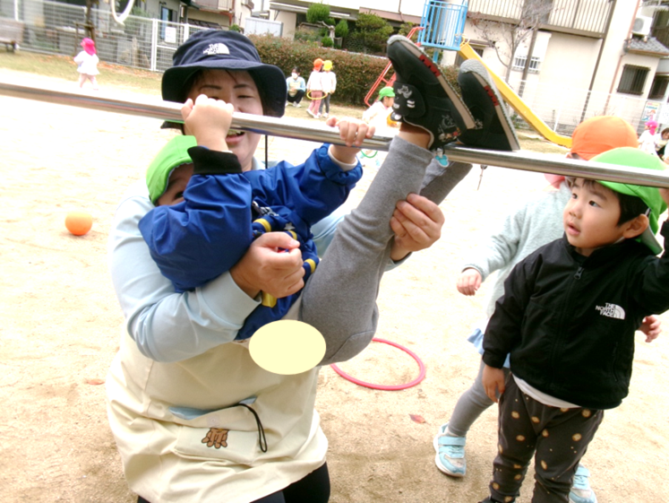 鉄棒にも挑戦したよ(*≧∀≦*)