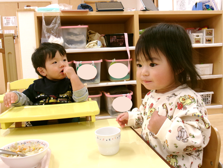 今日のおやつは、豆乳ちゃんぽんうどん♬（豚もも肉、キャベツ、にんじん、たまねぎ、コーン）