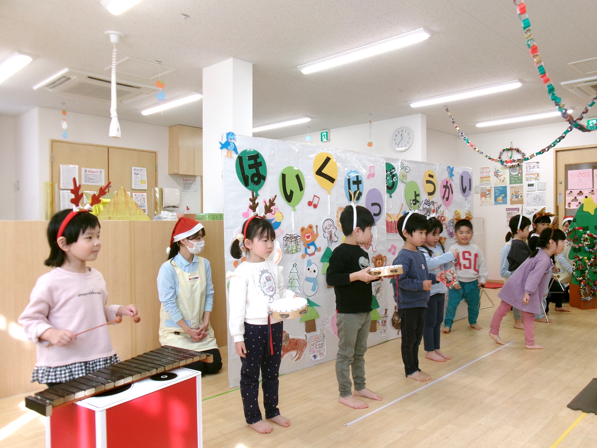 5歳児クラスのお友だちは、楽譜を覚えて木琴とピアニカに挑戦しました♬