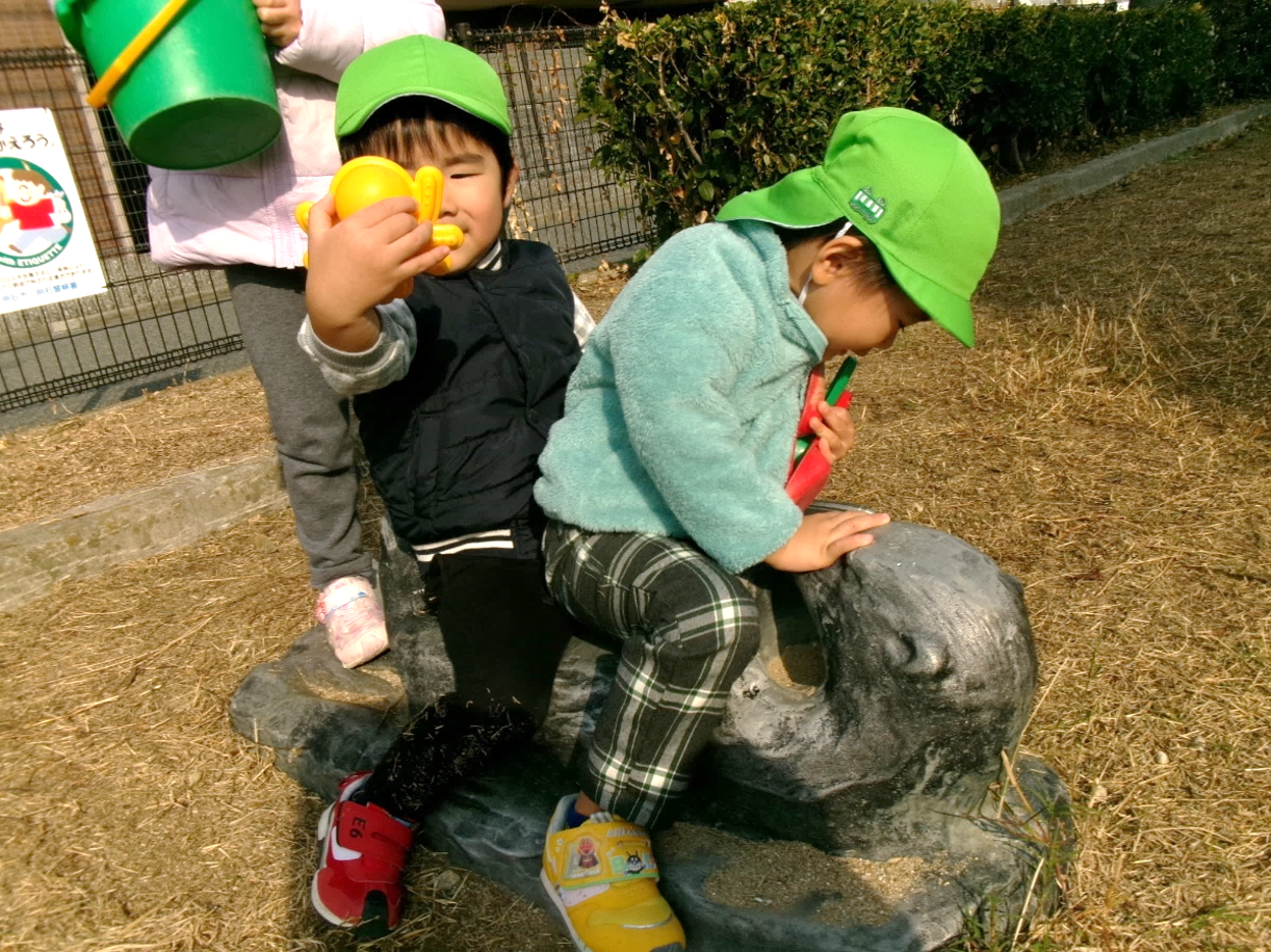 2～5歳児クラスのお友だちは、公園で戸外遊びを楽しみました♪