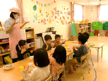 今日のおやつは、しらすトースト(﹡ˆ﹀ˆ﹡)