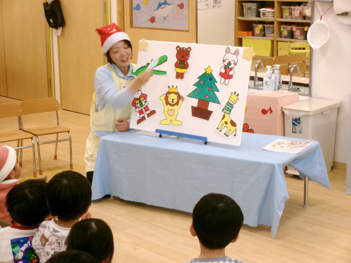 森の動物たちがサンタさんに、それぞれにぴったりのプレゼントをもらうお話でした(˘︶˘).｡.:*♡