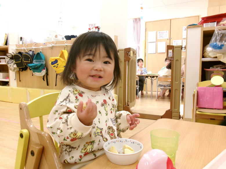 ひよこ組さんも、ぱくり(⁎˃ᴗ˂⁎)