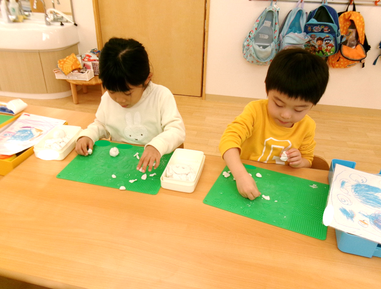 粘土遊びを楽しみました♪